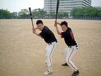 練習試合で本塁打を放った田中(左)、松本(右)